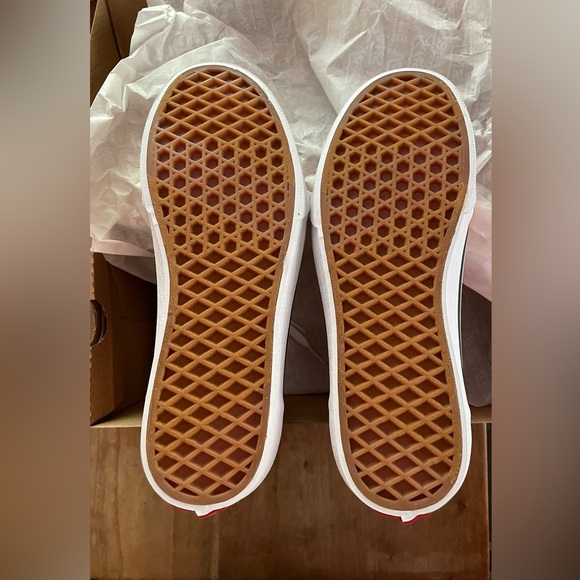 Vans Ward sneakers … NWT in the box … size 6 missy … PINK! - Picture 4 of 6